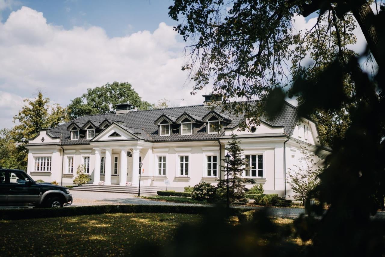 Hotel Przy Dworze Лесьна-Подляска Экстерьер фото